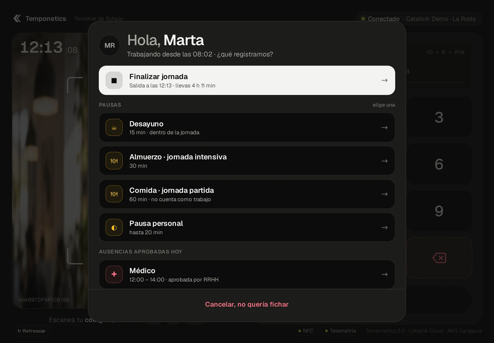 Hoja de acción: finalizar jornada, pausas configurables y ausencias aprobadas
